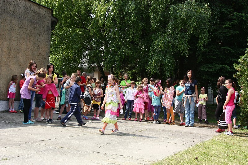 img00100.jpg